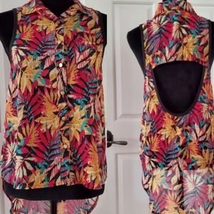 Open back sleeveless tropical colourful buttoned vintage blouse high low
